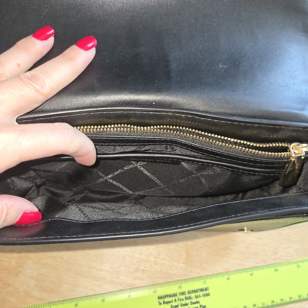 Michael Kors Black Jet Set Crossbody Bag - Picture 4 of 6